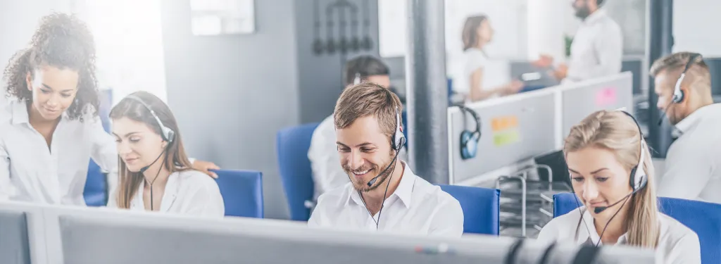 Interprète avec casque lors d'une interprétation simultanée
